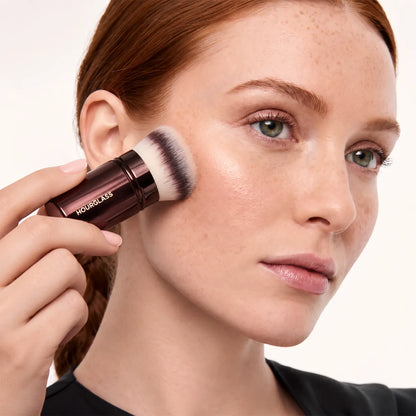 Hourglass Retractable Kabuki Brush – Taşınabilir Kabuki Makyaj Fırçası