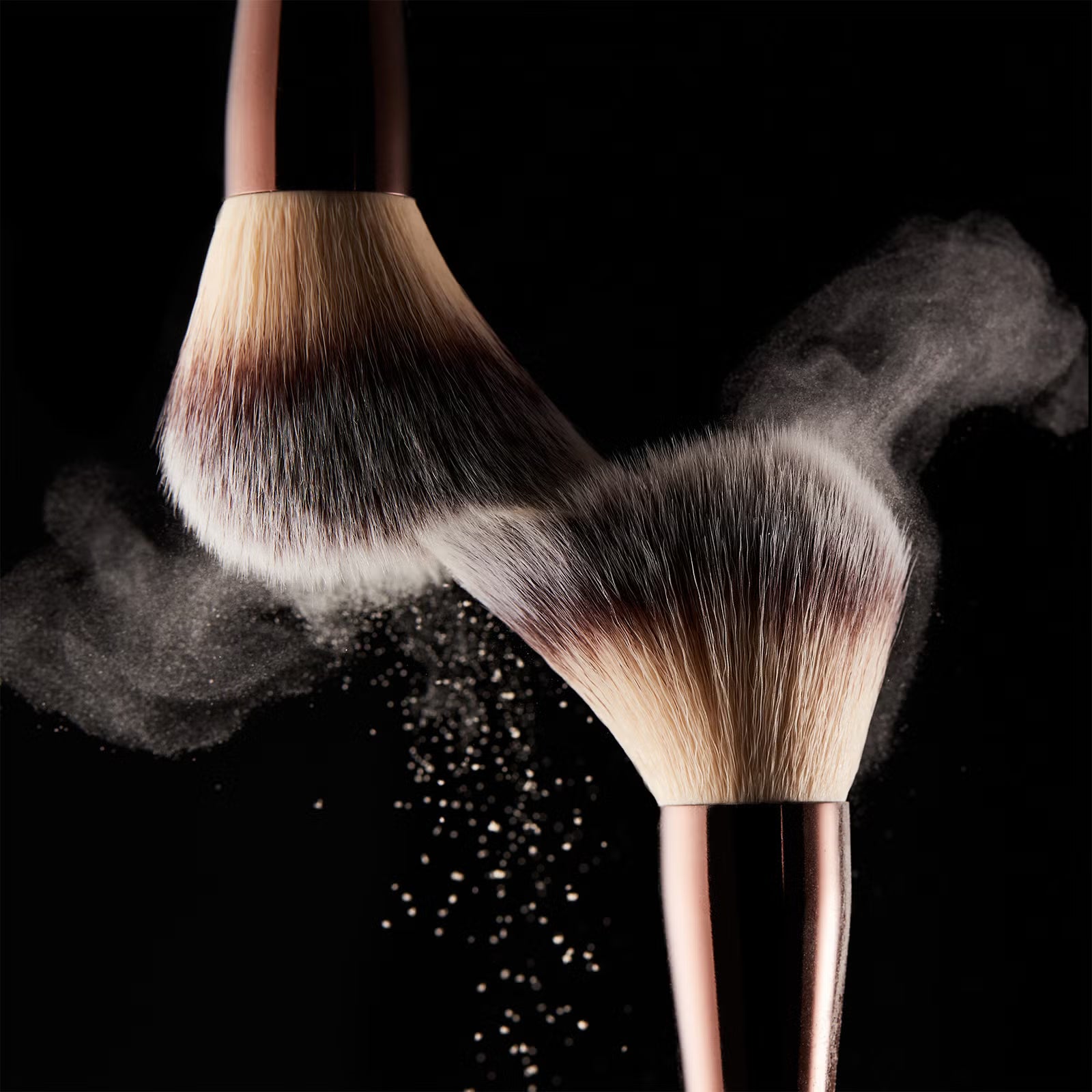 Hourglass Veil™ Çift Uçlu Pudra Fırçası